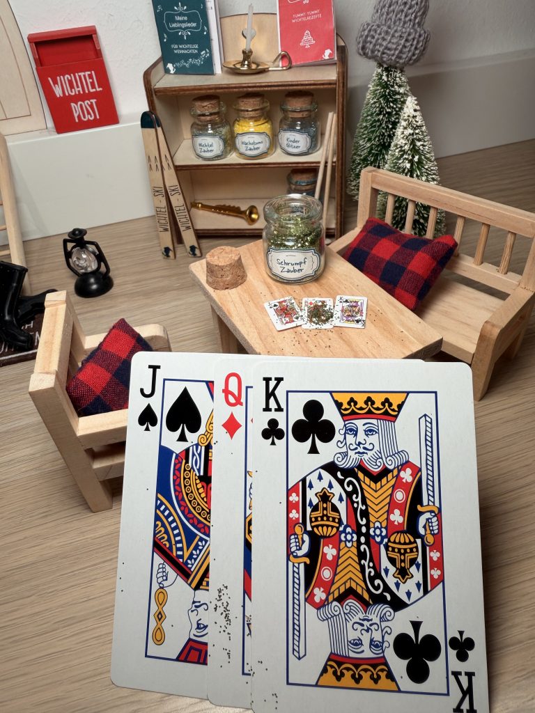 Dinge, wie zum Beispiel Spielkarten groß oder klein zaubern ist für Kinder immer wieder etwas besonderes.